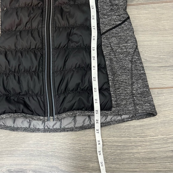 Lululemon Run: Turn Around Vest In Black / Gray size 6 - Picture 10 of 10